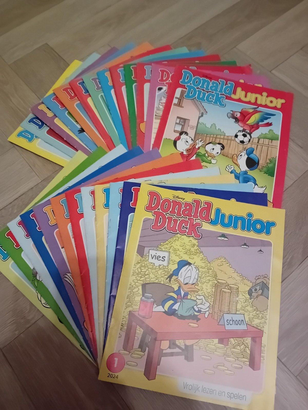 26x Donald Duck Junior GEEN puzzels en spellen gemaakt!, Boeken, Strips | Comics, Complete serie of reeks, Europa, Ophalen of Verzenden