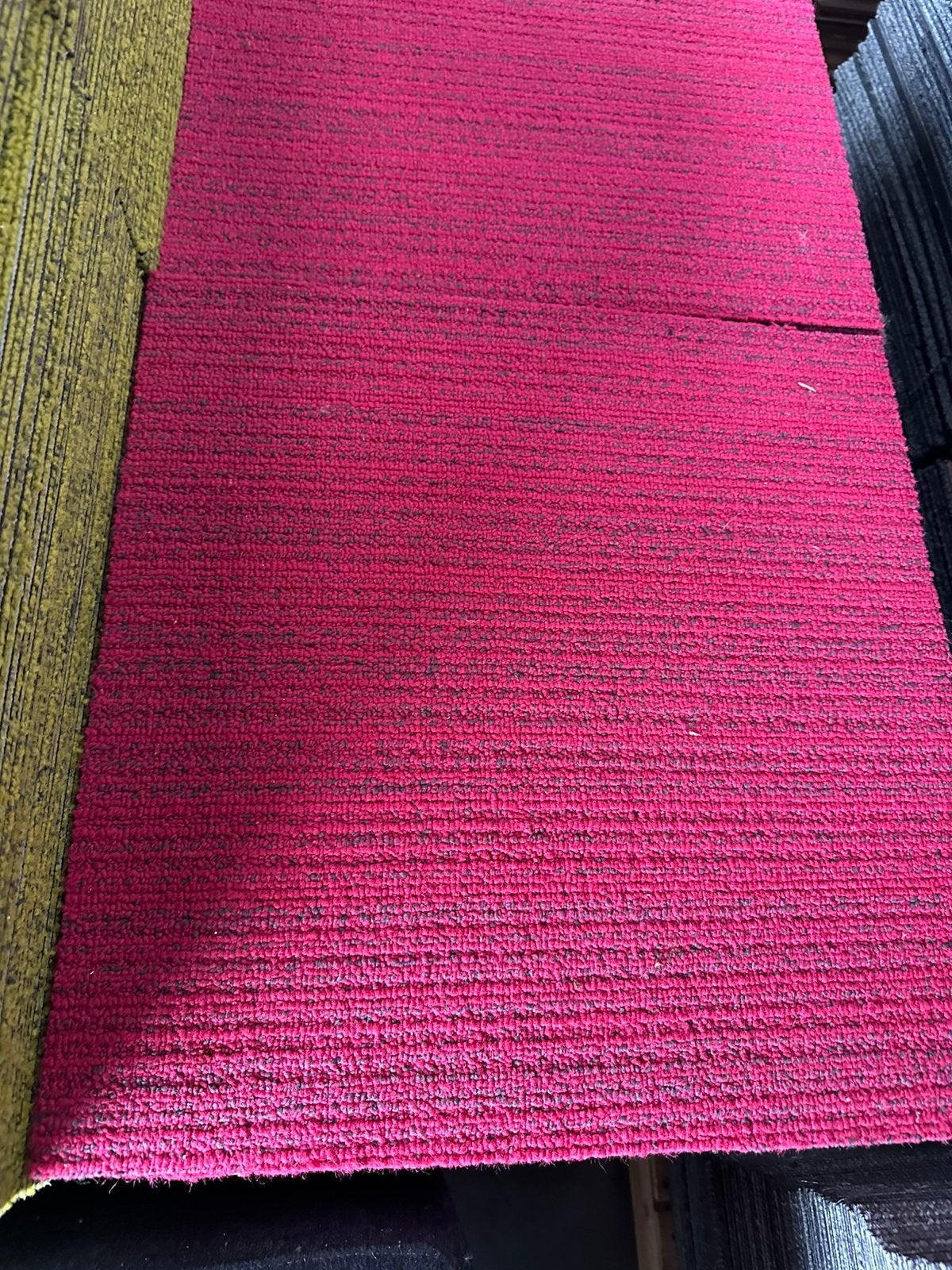 Tapijttegels rood, Ophalen, Q, Q, 75 m² of meer