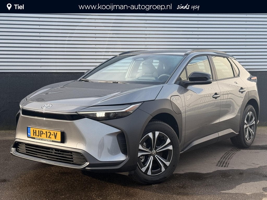 Toyota bZ4X Active 71 kWh Speciale PRIJS ! Nieuw 3km 27 maar, Auto's, Toyota, Stof, Gebruikt, 71 kWh, Automatische klimaatregeling