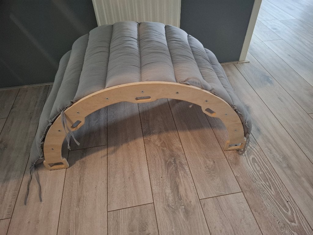 Houten klimboog met kussen, Kinderen en Baby's, Speelgoed | Houten speelgoed, Ophalen, Zo goed als nieuw, Rij- of Hobbelspeelgoed