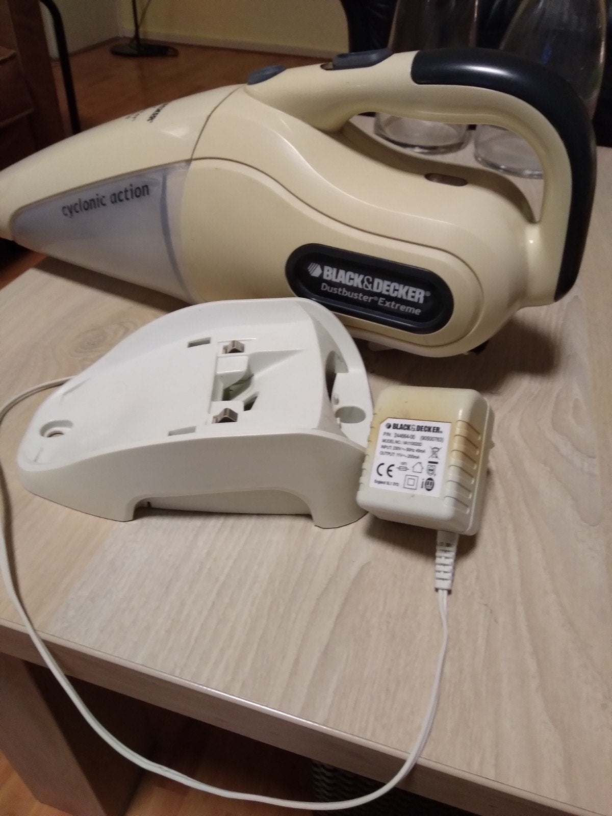Black & Decker Dustbuster Extreme kruimeldief met lader, Witgoed en Apparatuur, Overige merken, Gebruikt, Kruimeldief, Ophalen of Verzenden