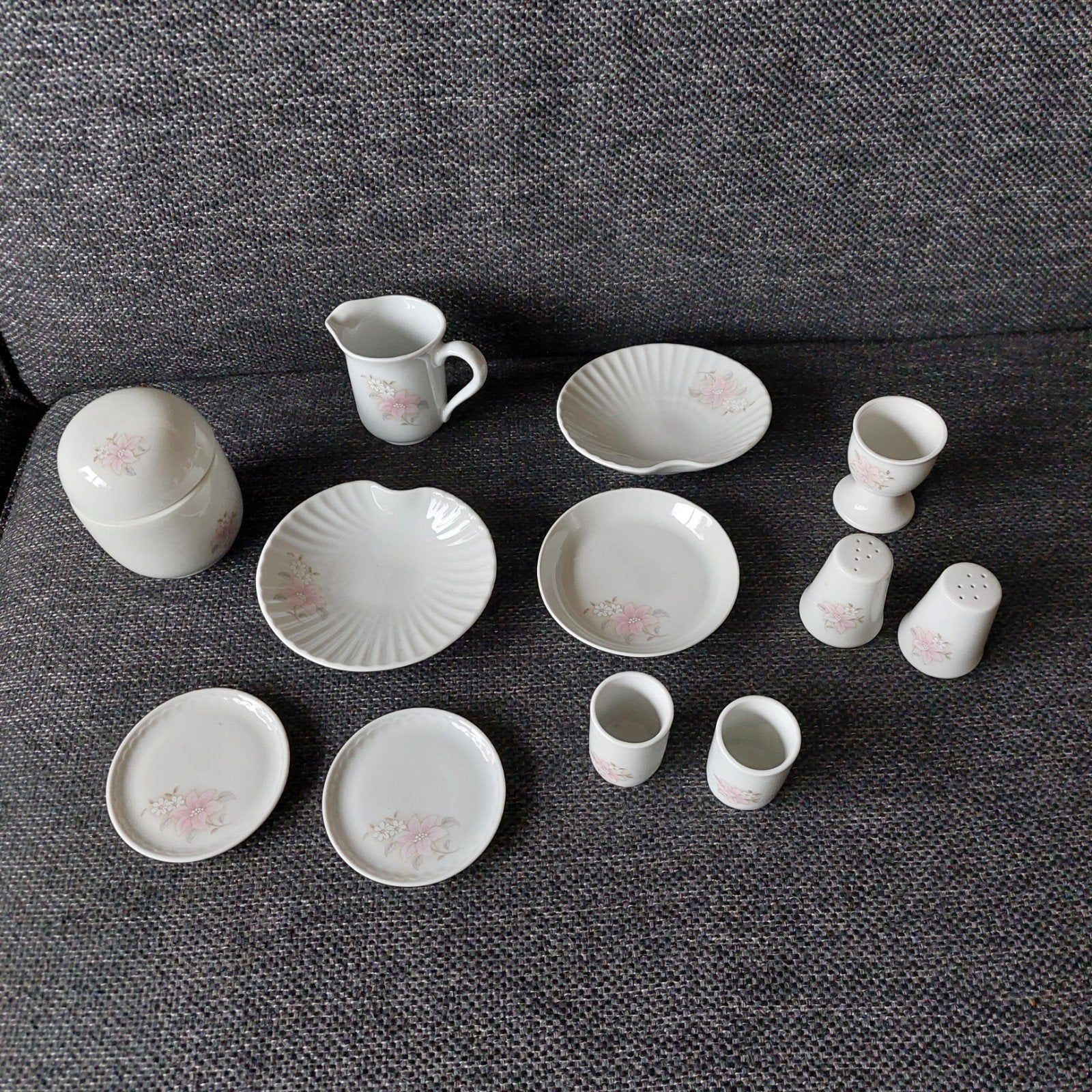 Vintage servies onderdelen met bloemmotief, Ophalen of Verzenden, Gebruikt, Porselein, Overige stijlen