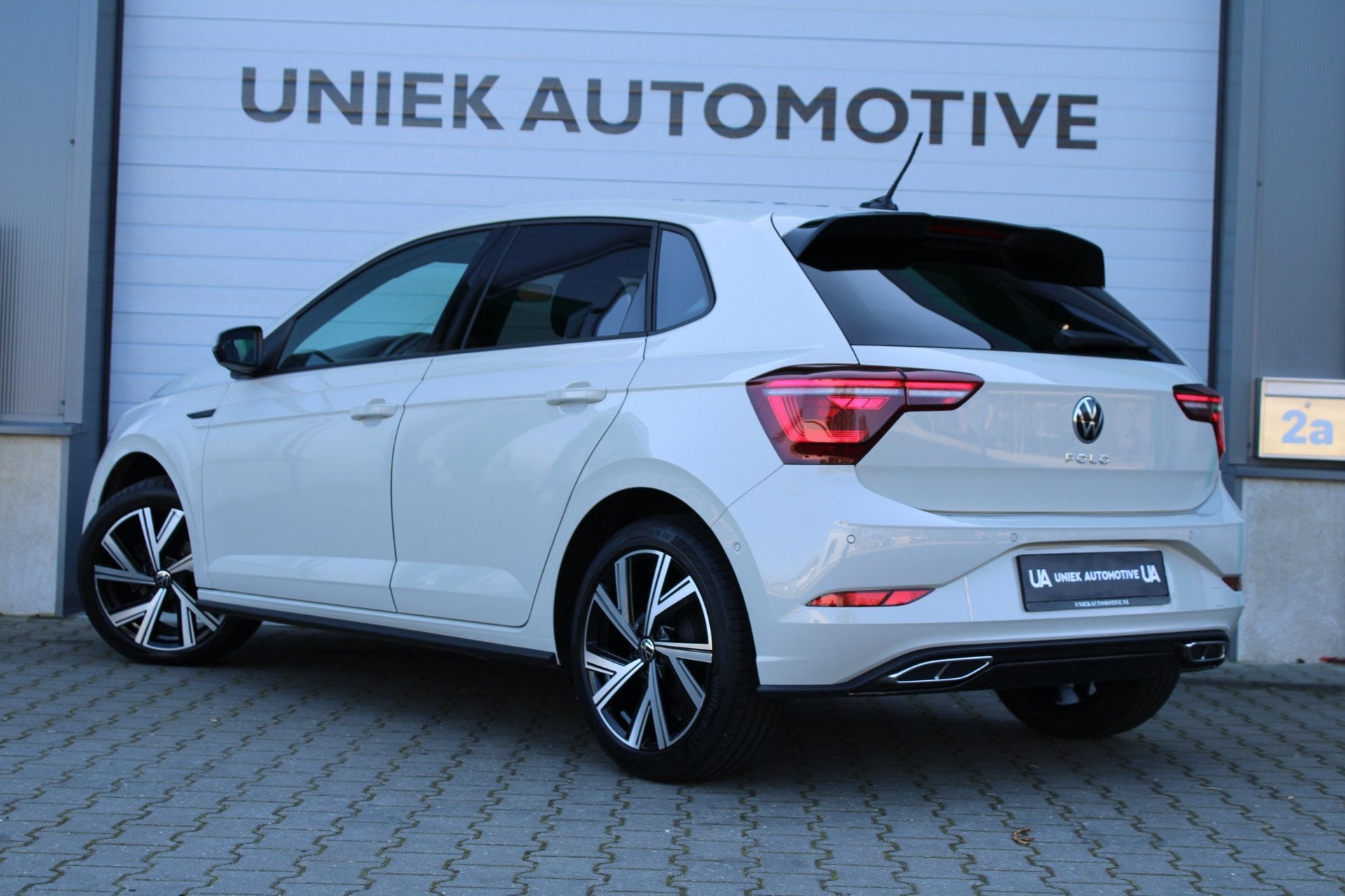 Volkswagen Polo 1.0 TSI | DSG | HIGHLINE BUSINESS R | R LINE, Auto's, Volkswagen, Dealer onderhouden, Stof, Gebruikt, Zwart