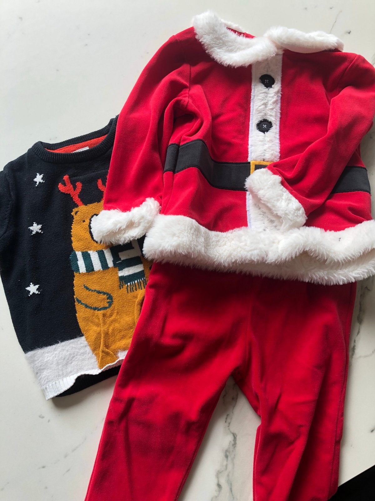Kerstoutfits: Kerstmanpakje (C&A) en Rendiertrui (HEMA), Ophalen of Verzenden, Zo goed als nieuw, Jongetje of Meisje, Setje