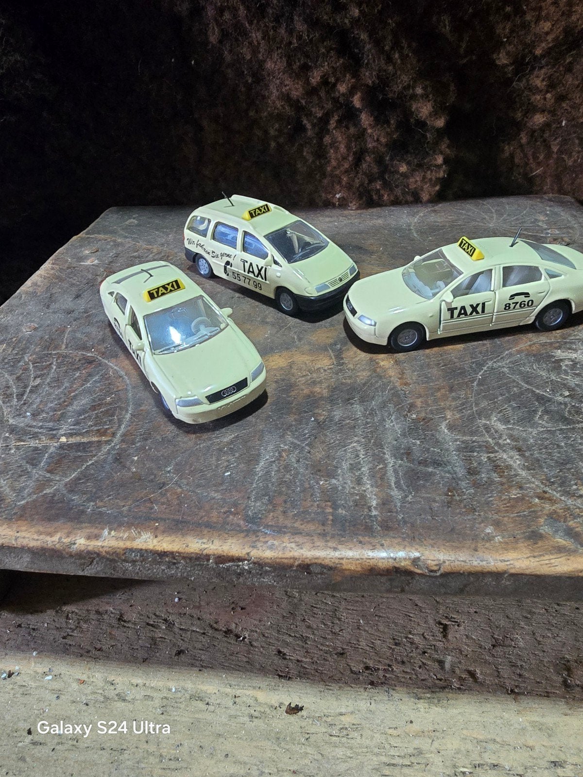 E147 > Siku taxi-miniaturen in lichtekelpenkleur, Ophalen of Verzenden