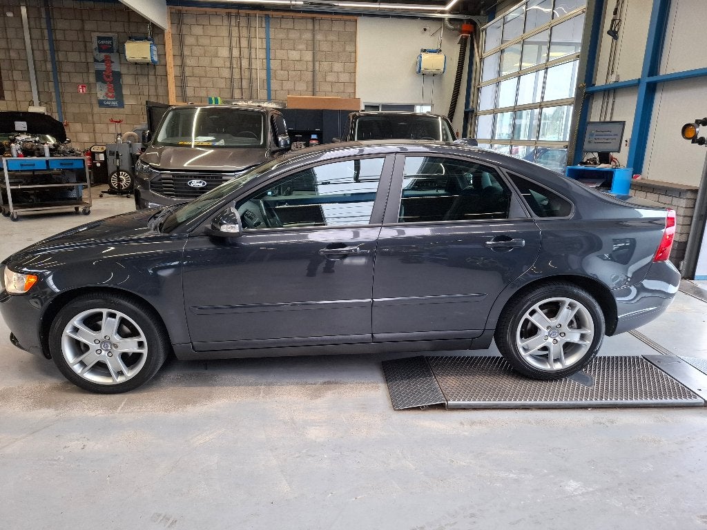 Volvo S40 1.8 2009 blauw, Voorwielaandrijving, 125 pk, Zwart, 4 cilinders