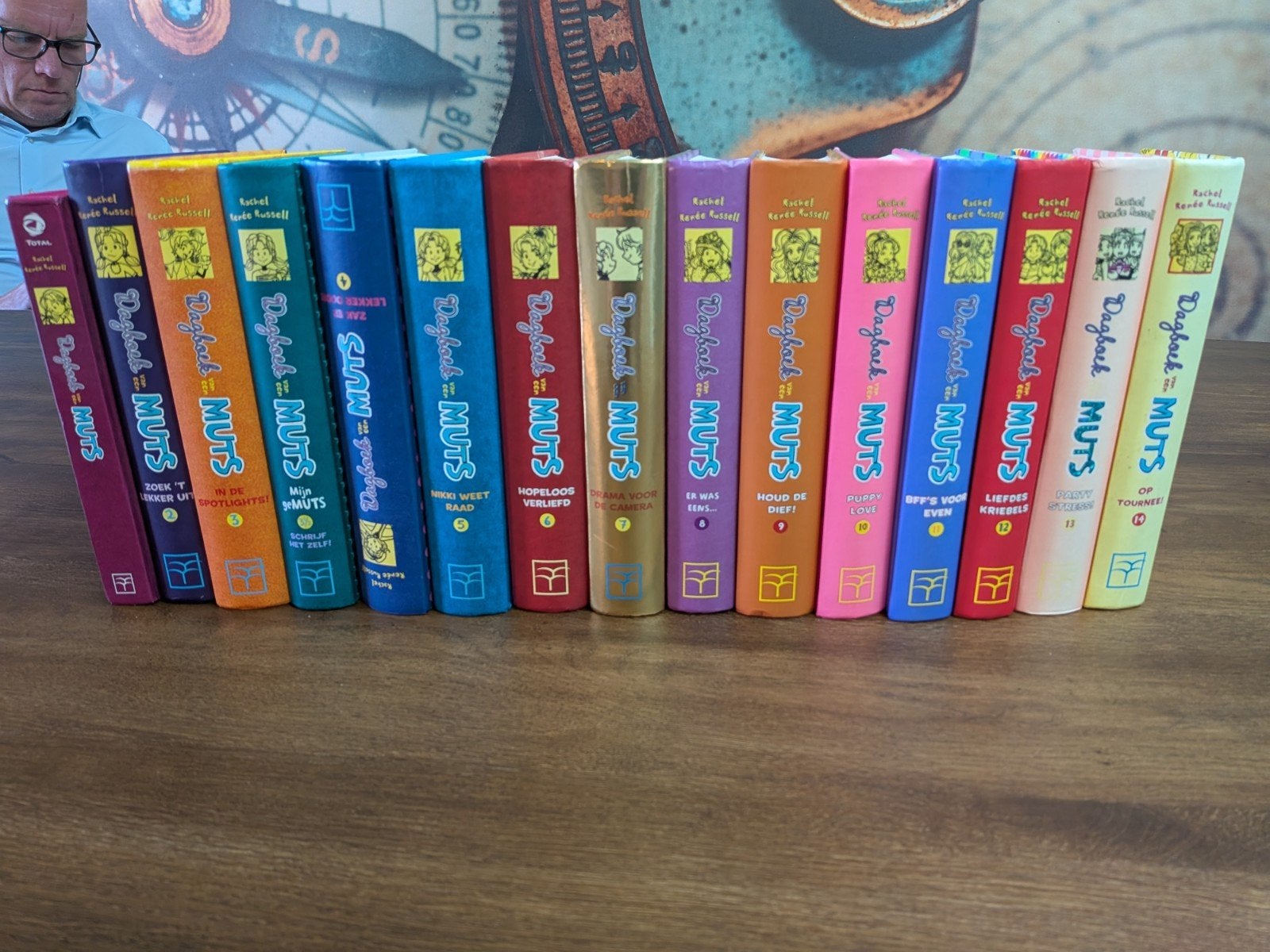 Rachel Renée Russell - Op tourNEE!, Boeken, Ophalen of Verzenden, Zo goed als nieuw, Rachel Renée Russell