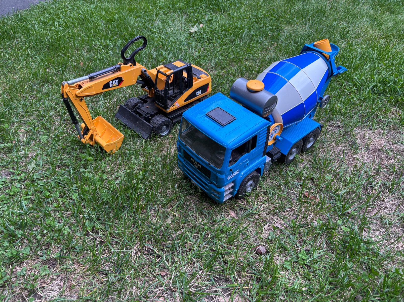 Bruder graafmachine en betonmixer auto, Ophalen, Gebruikt