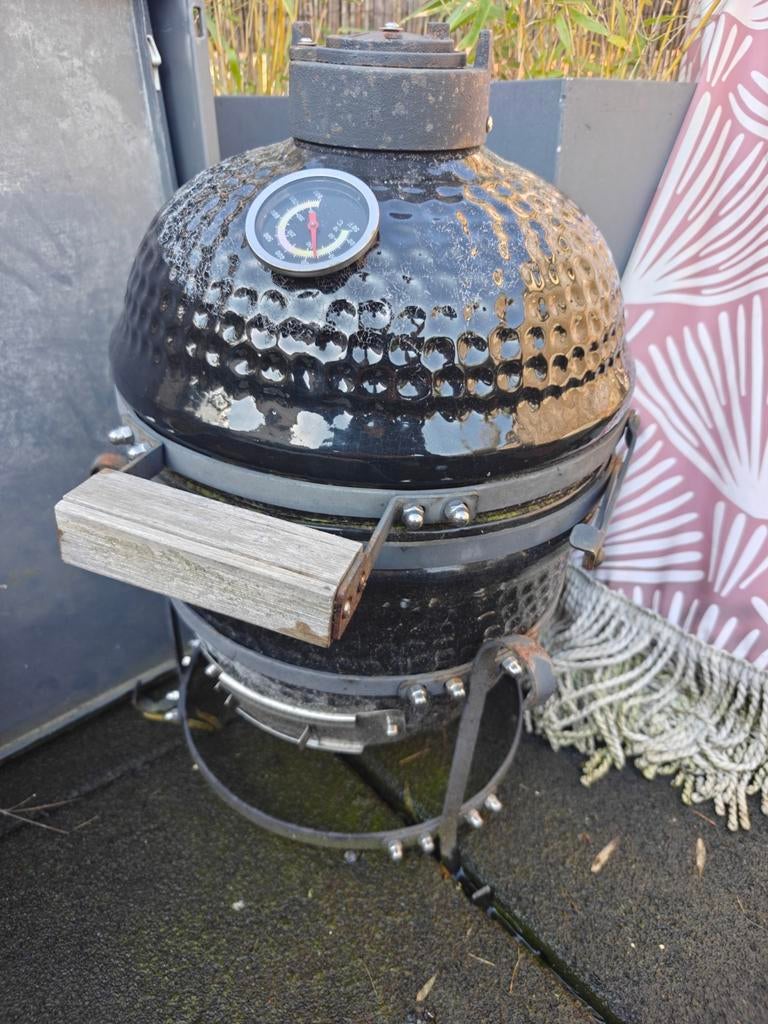 Kleine zwarte kamado barbecue, Ophalen of Verzenden, Gebruikt