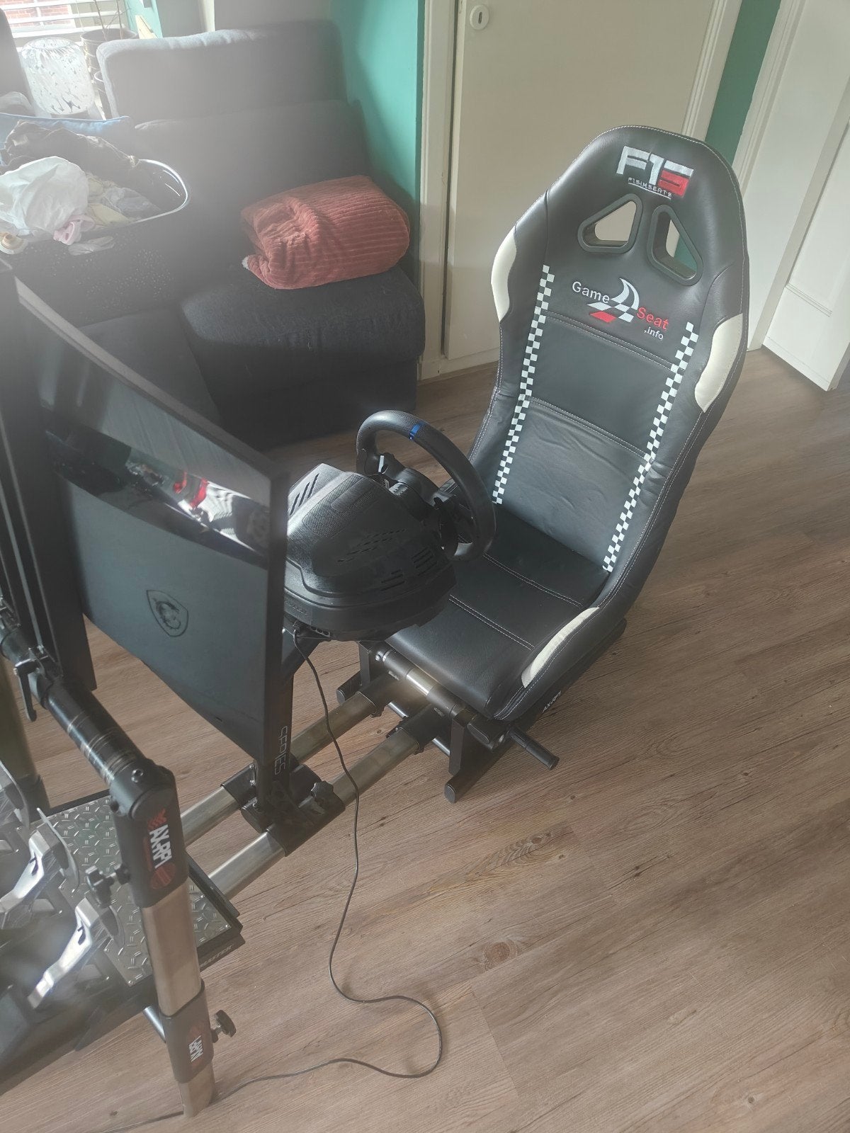 Complete Raceseat thrustmaster T300RS + Ferrari SF1000, Spelcomputers en Games, Spelcomputers | Overige, Zo goed als nieuw, MSI