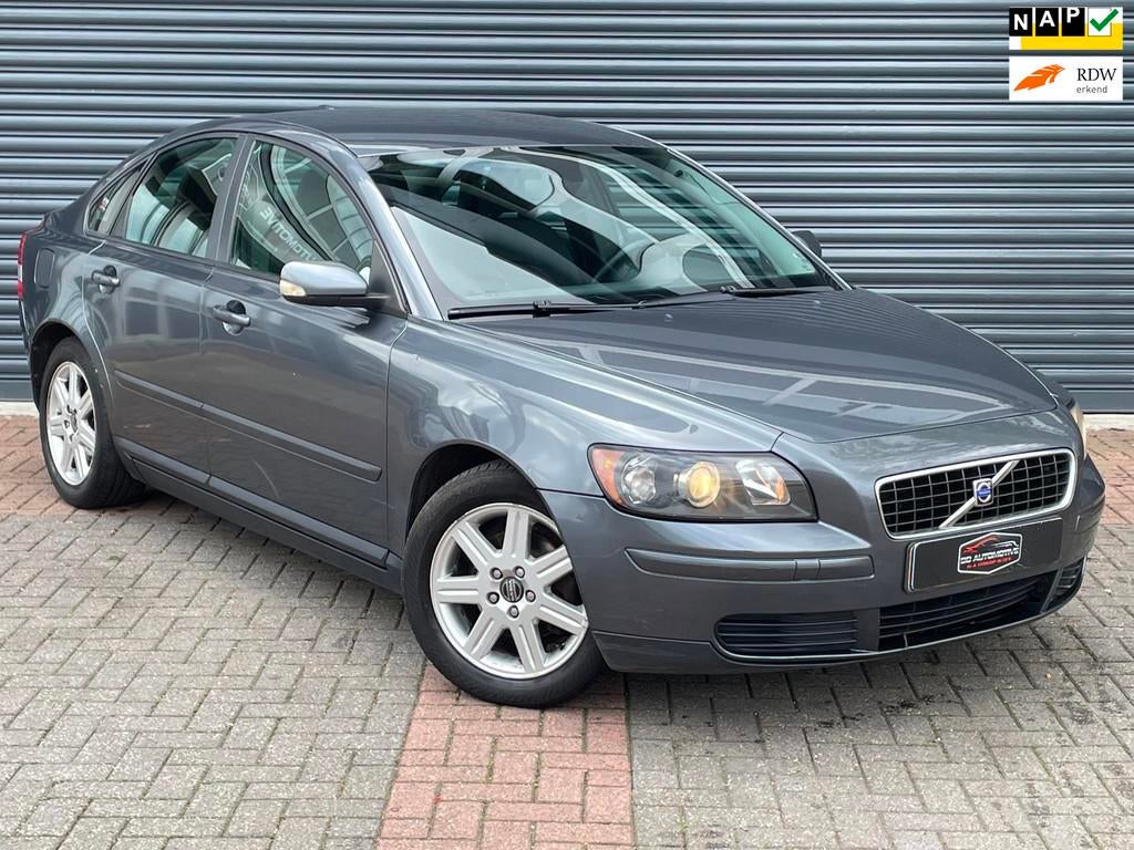 Volvo S40 1.8 Kinetic Airco | Trekhaak | Cruise Control | El, Voorwielaandrijving, Gebruikt, Zwart, 4 cilinders