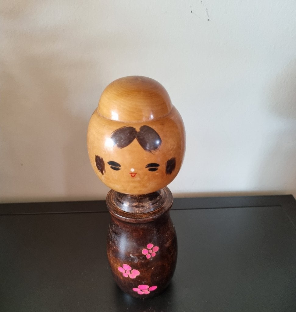 Leuke vintage Kokeshi, Antiek en Kunst, Kunst | Niet-Westerse kunst, Hout, 20 cm, Verzenden, Japan
