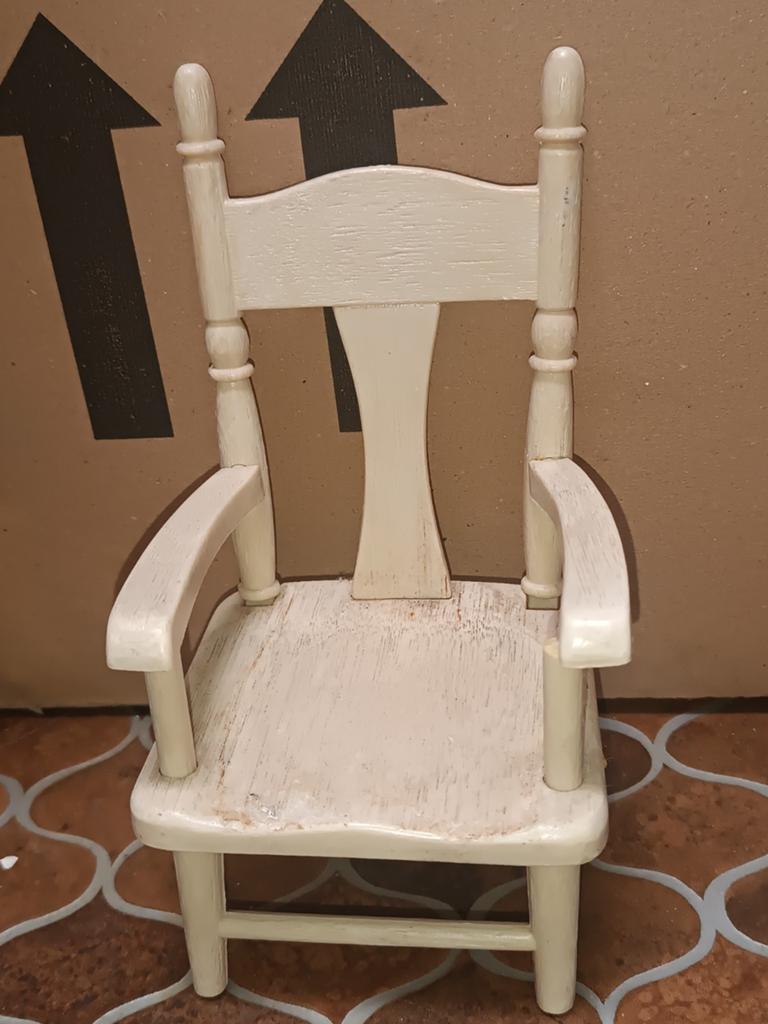Meubel voor een poppenhuis, Ophalen