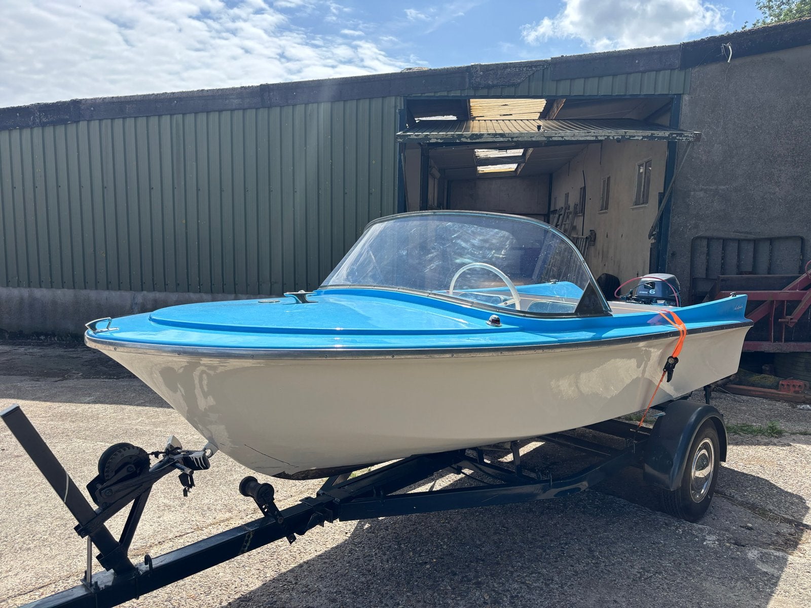 Oldschool bootje jaren '60 met trailer en 2-cilinder 4-takt, Watersport en Boten, Gebruikt, Buitenboordmotor, Trailer, Benzine