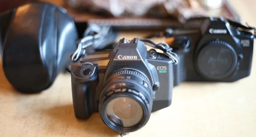 Body Canon EOS 600 & EOS 650 & Canon 35-70mm & paraattas, Audio, Tv en Foto, Fotocamera's Analoog, Gebruikt, Spiegelreflex, Canon