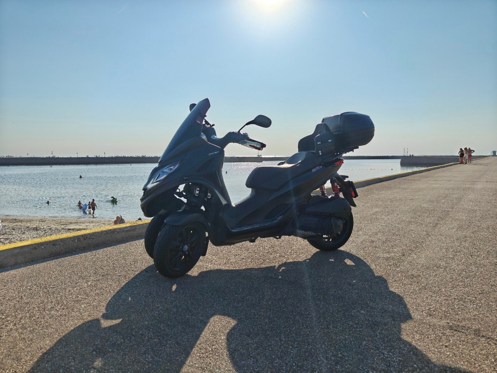 Piaggio MP3 300 HPE Sport - Zwart - Topkoffer - Weinig KM, Motoren, Scooter, 300 cc, Gebruikt, Particulier