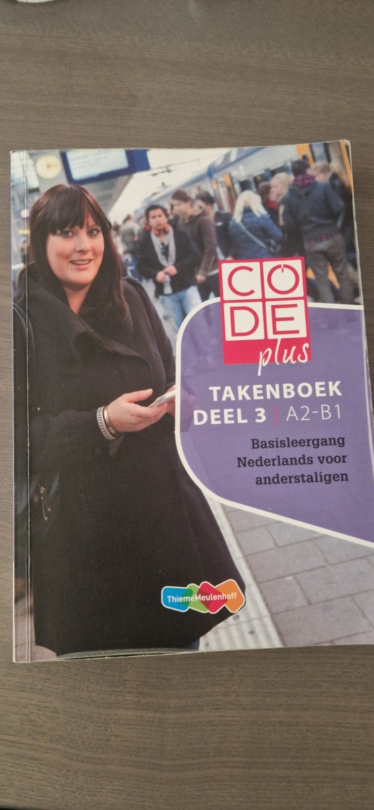 Code Plus Takenboek Deel 3 A2-B1 Nederlands voor anderstali, Boeken, Ophalen of Verzenden, Zo goed als nieuw, Overige niveaus