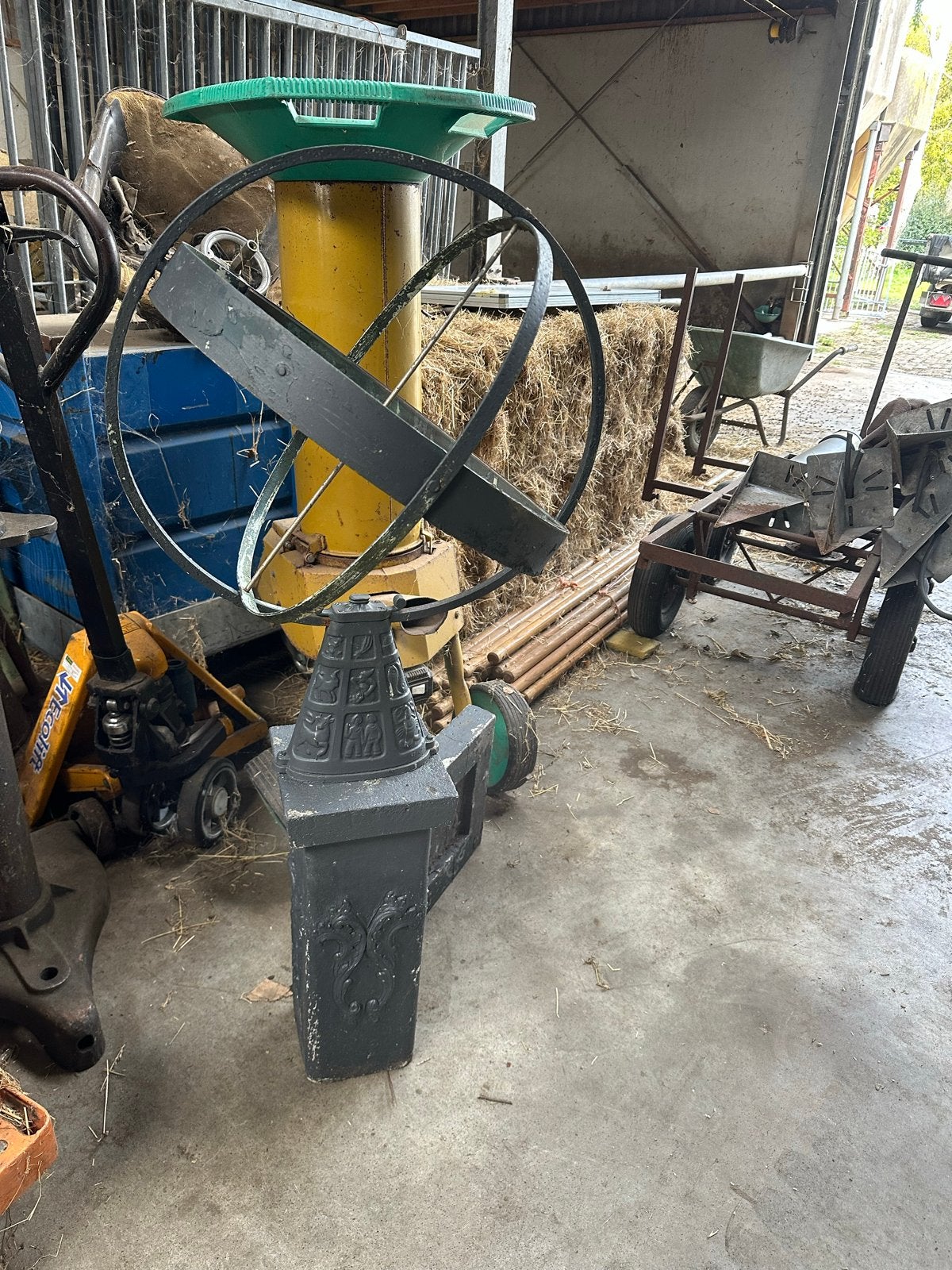 Antieke zonnewijzer met gedetailleerde basis, Antiek en Kunst, Ophalen