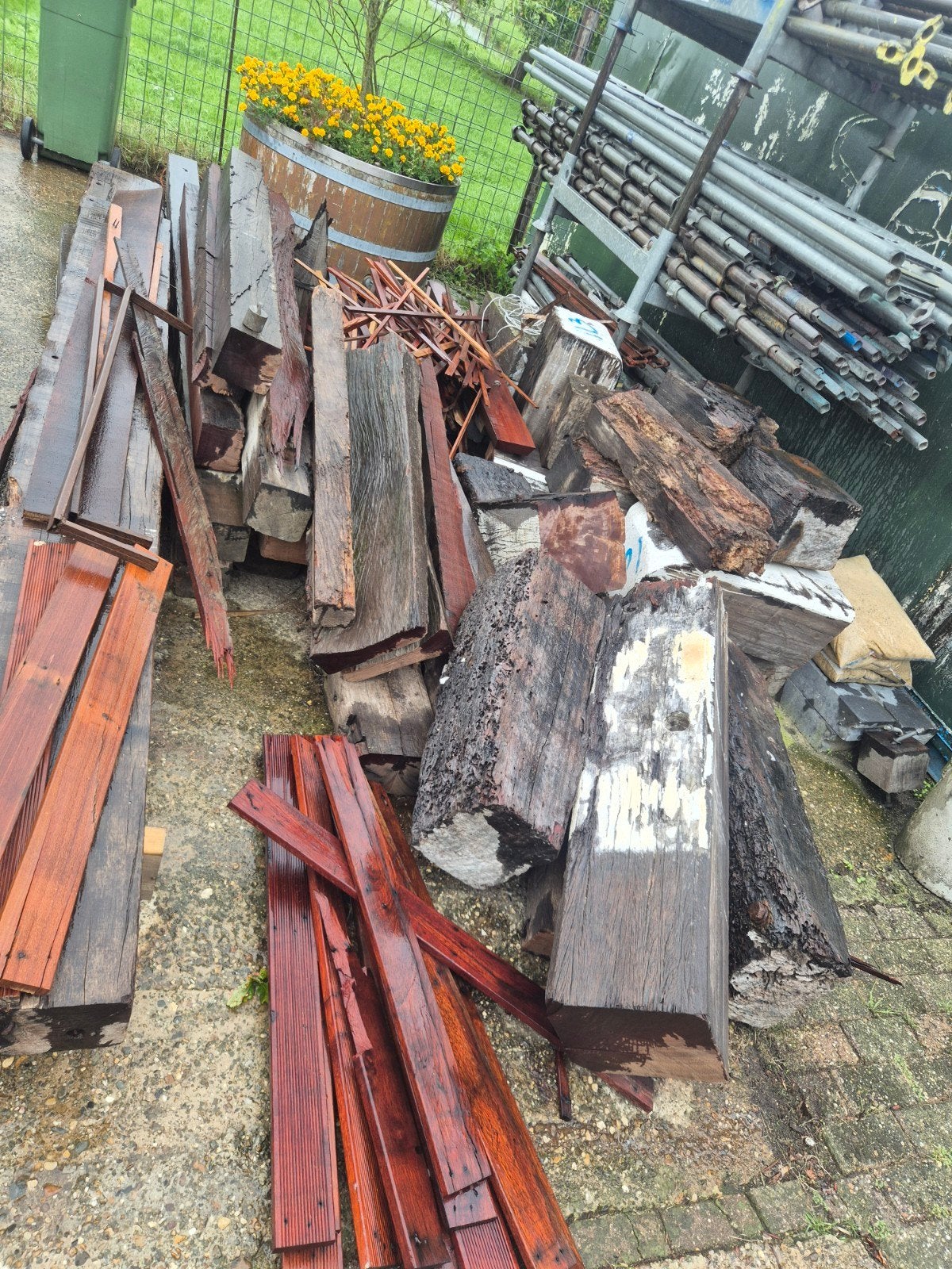 Diverse partij gebruikt hout: balken, planken en meer, Gebruikt, Ophalen of Verzenden, Balk, Overige houtsoorten
