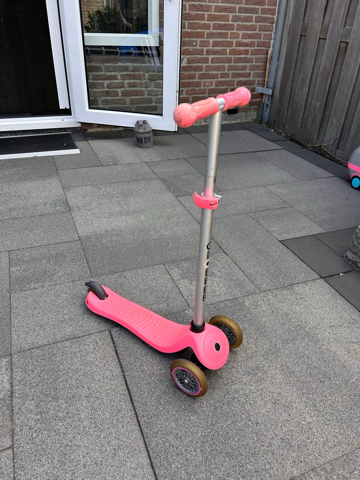 Roze kinderstep met 3 wielen - Globber, Ophalen, Gebruikt, Gewone step