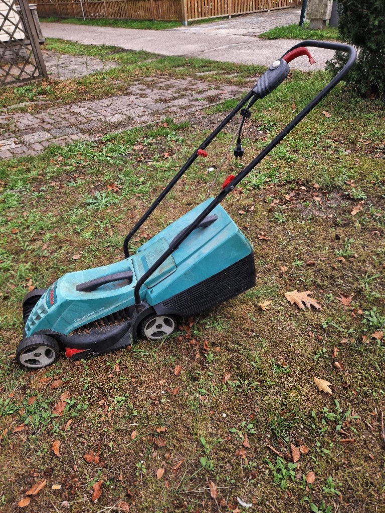 Bosh Grasmaaier Rotak 32, Ophalen, Cirkelmaaier, Gebruikt, Elektrische grasmaaier