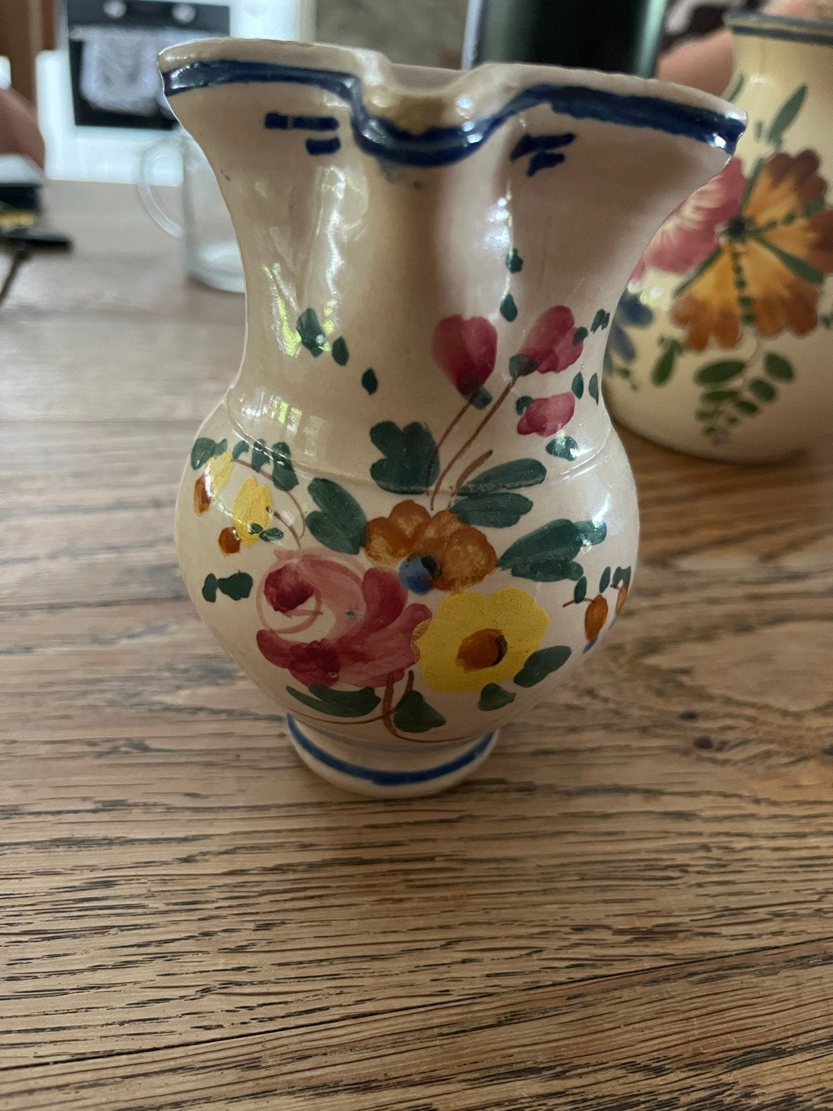 Antiek vaasje 12 cm met bloemmotief, Ophalen of Verzenden