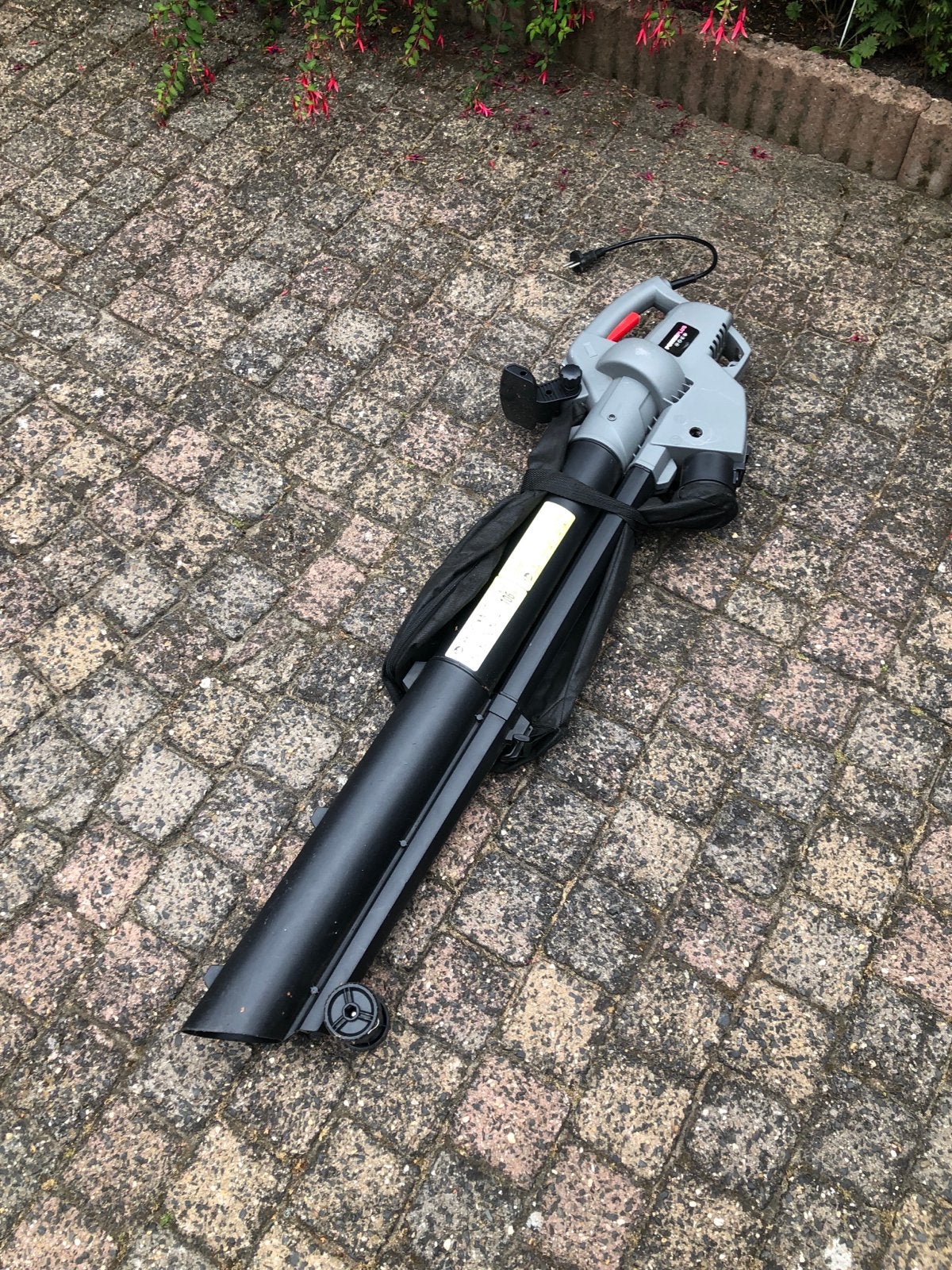 Powerplus Bladblazer met zuigfunctie, Ophalen, Gebruikt, Handgedragen, Met opvangzak
