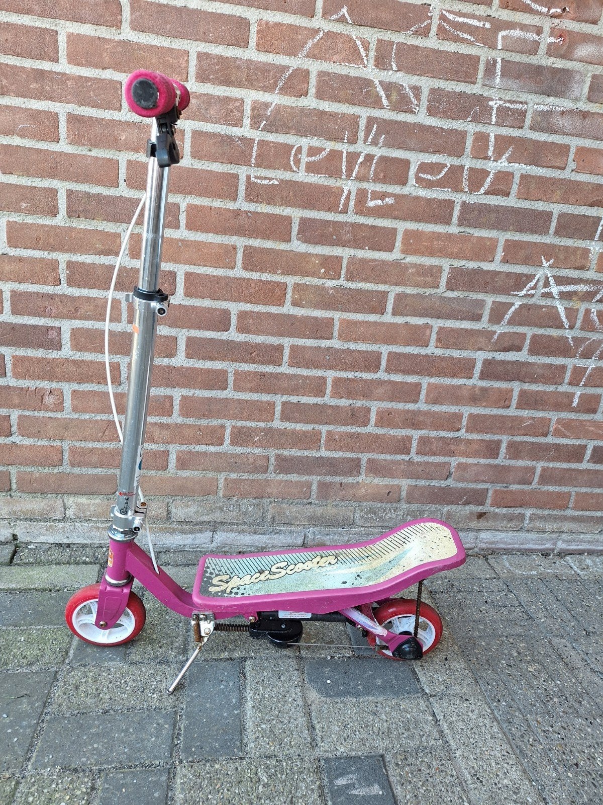 Roze Space Scooter - Gebruikt maar functioneel, Fietsen en Brommers, Ophalen, Gebruikt, Gewone step, Space Scooter