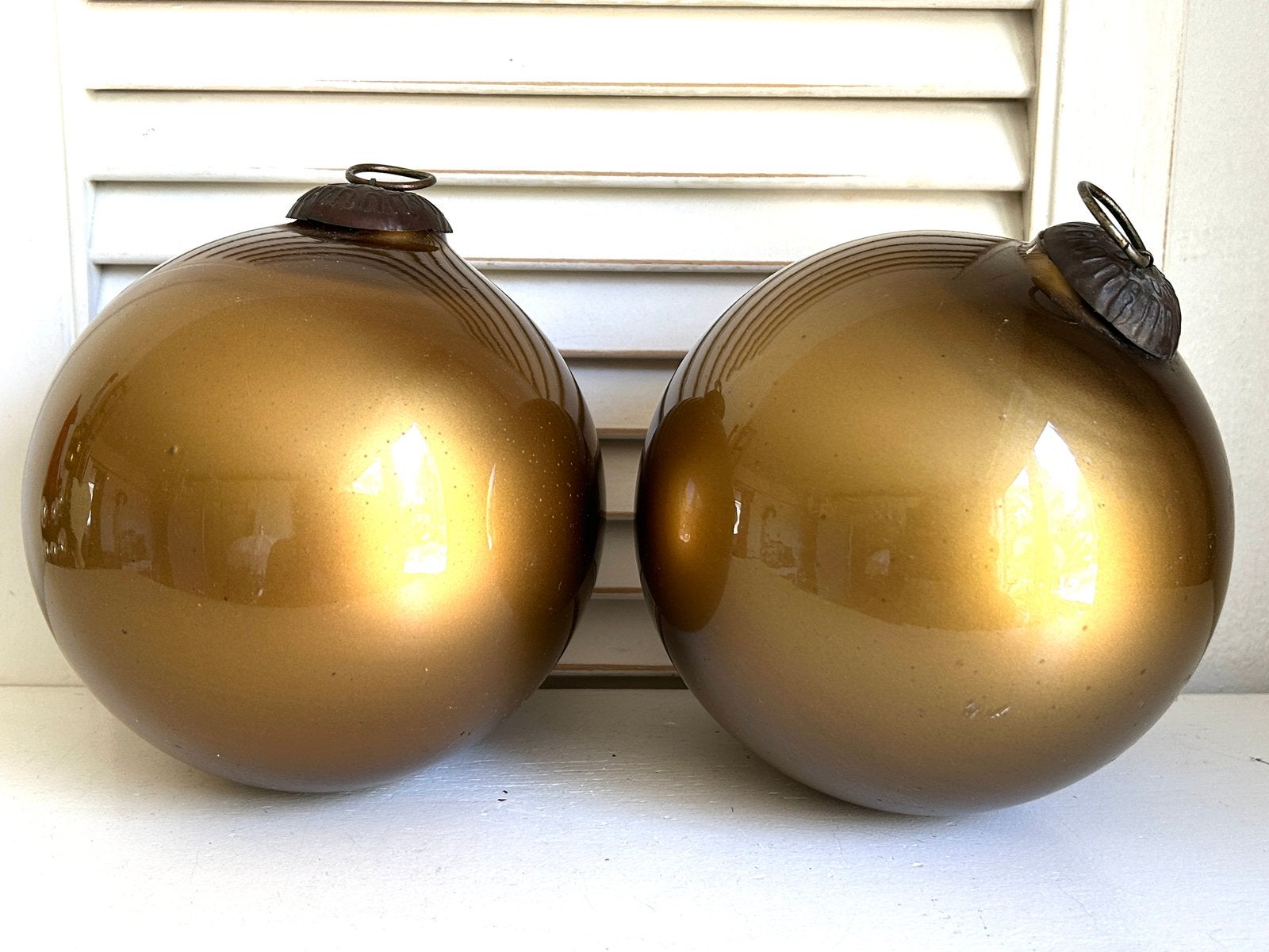 Twee grote oude heksenballen kogel kerstbal brons/goud kleur, Ophalen