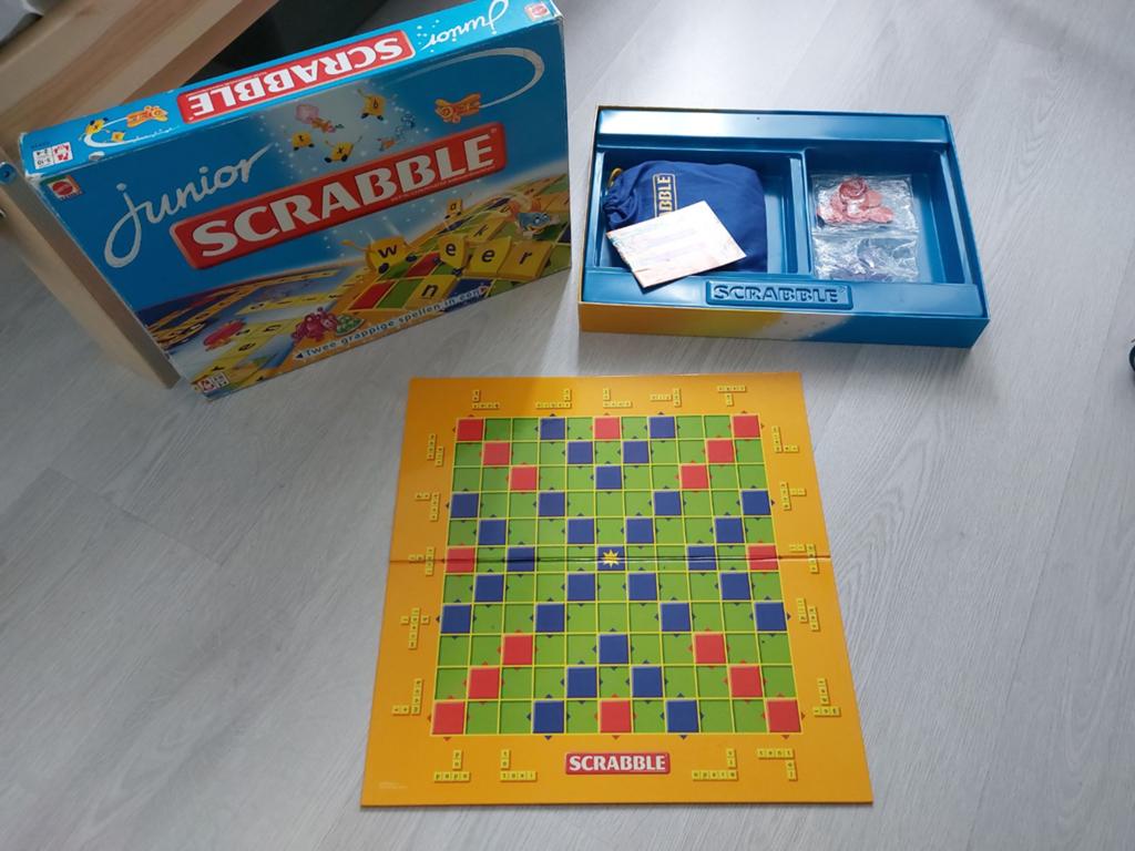 Scrabble junior, Hobby en Vrije tijd, Gezelschapsspellen | Bordspellen, Ophalen of Verzenden