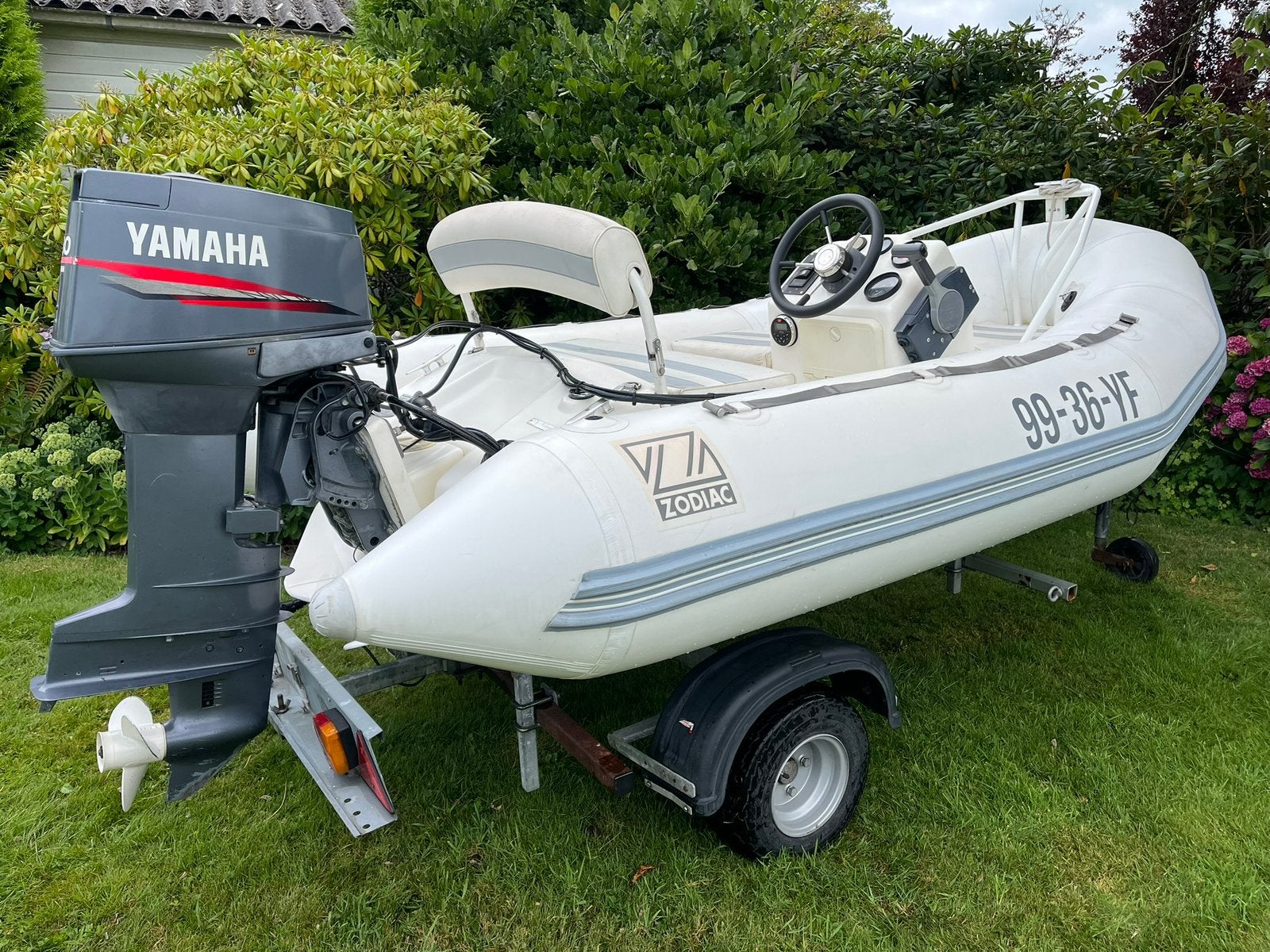 Zodiac Yachtline Deluxe 340 met 30pk Yamaha en Kalf trailer, Gebruikt, Yamaha, Peddels, 30 pk
