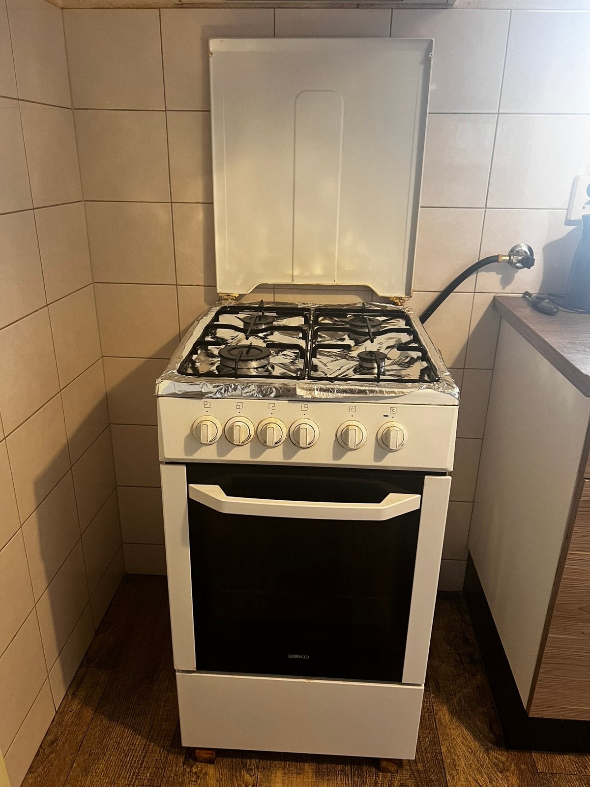 Beko gasfornuis MOET WEG VOOR 28 AUG, Witgoed en Apparatuur, Fornuizen, Gebruikt, Gas, Vrijstaand, 85 tot 90 cm