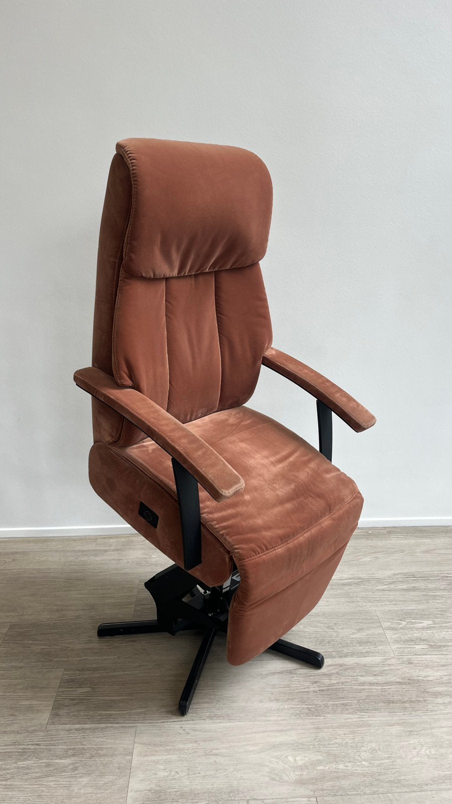 Prominent S-100 Smal 3m Accu Sta Op Fauteuil Bruin Stof USB, Ophalen, Zo goed als nieuw, Stof, 50 tot 75 cm