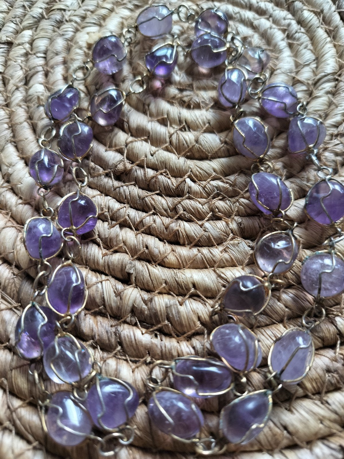 Vintage in goudkleurig draad gewikkelde amethist ketting


A, Sieraden, Tassen en Uiterlijk, Verzenden, Overige materialen, Ketting