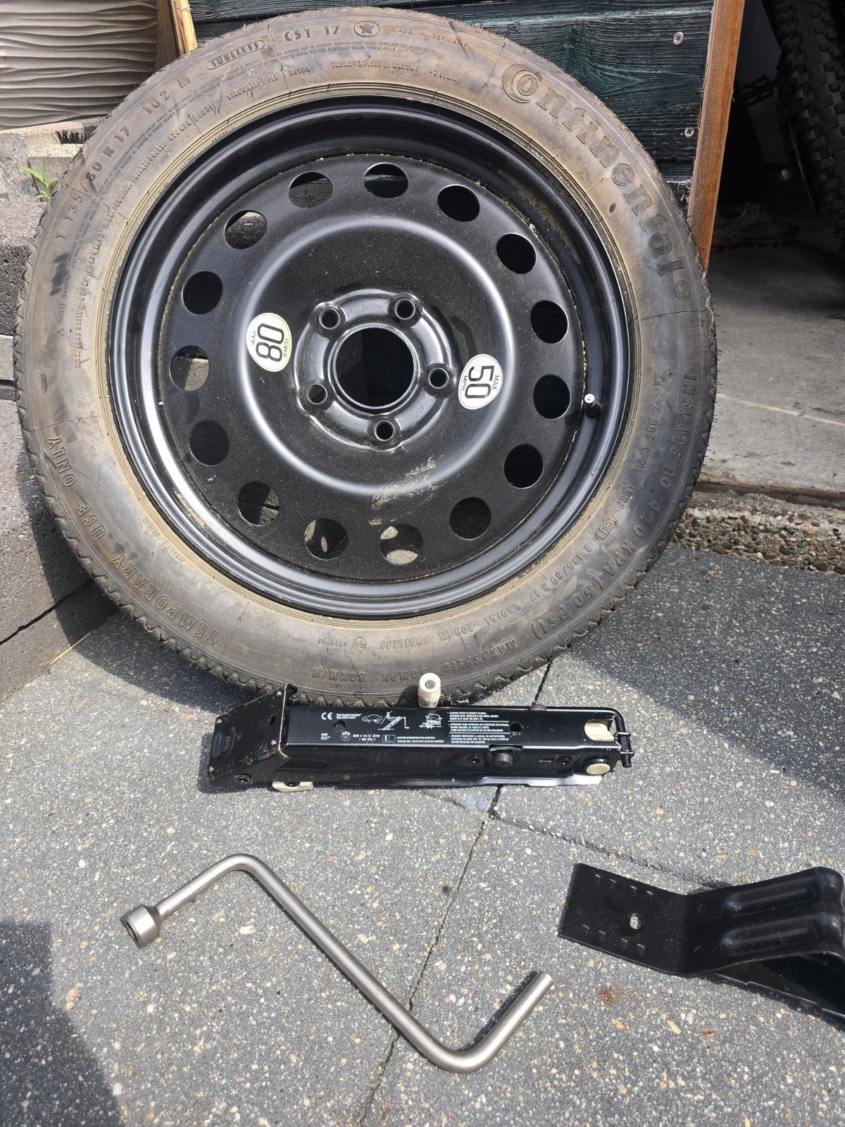 BMW F series / F30 /F10  thuiskomer met krik en wielsleutel, Auto-onderdelen, Banden en Velgen, Ophalen, Gebruikt, Banden en Velgen