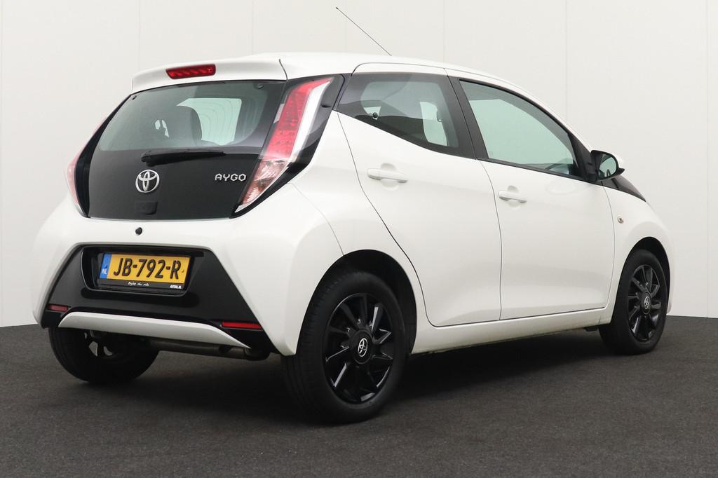 Toyota Aygo 1.0 Aut. VVT-i X-play Sport Camera Bluetooth LED, Stof, Gebruikt, 4 stoelen, Wit
