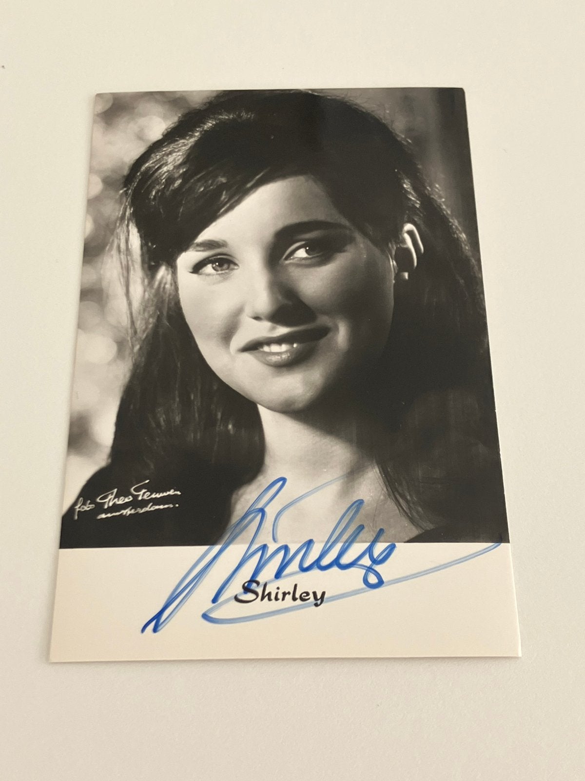 Shirley  met handtekening, gesigneerd, Verzamelen, Muziek, Artiesten en Beroemdheden, Verzenden, Zo goed als nieuw, Foto of Kaart