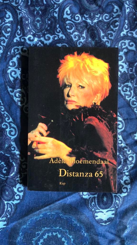 Adèle Bloemendaal - Distanza 65, Boeken, Ophalen of Verzenden, Zo goed als nieuw, A. Bloemendaal
