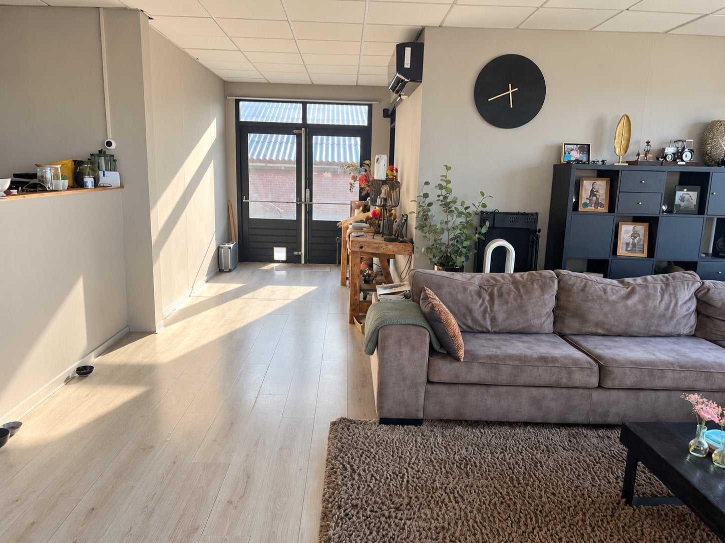 Foto 5 van Zeer ruime luxe woonunit 175 m2 met airco--CV-bedrijfsruimte