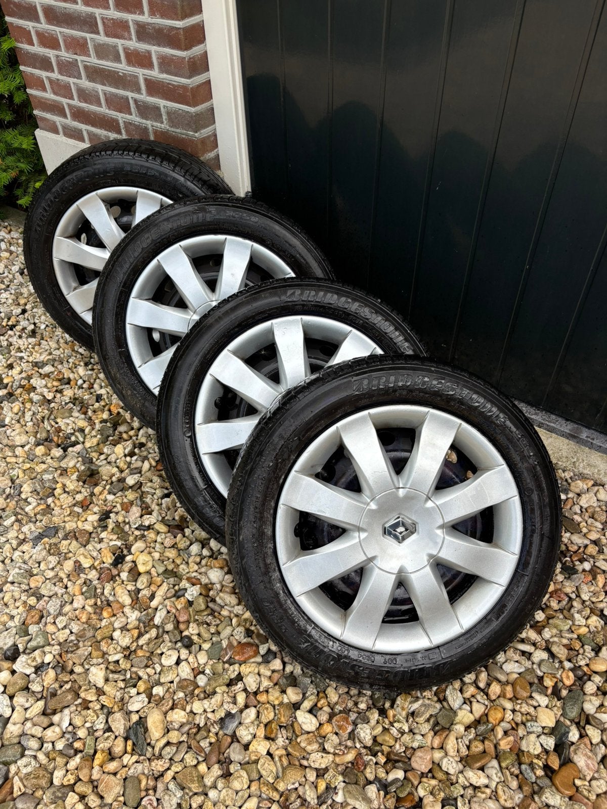 4x zomerbanden met velg & renault wielkappen, Auto-onderdelen, Banden en Velgen, Ophalen, 15 inch, 205 mm, Band(en)