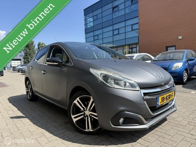 Peugeot 208 1.2 Benz GT Line Pano Camera, Auto's, Peugeot, Voorwielaandrijving, Gebruikt, Euro 6, 49 €/maand