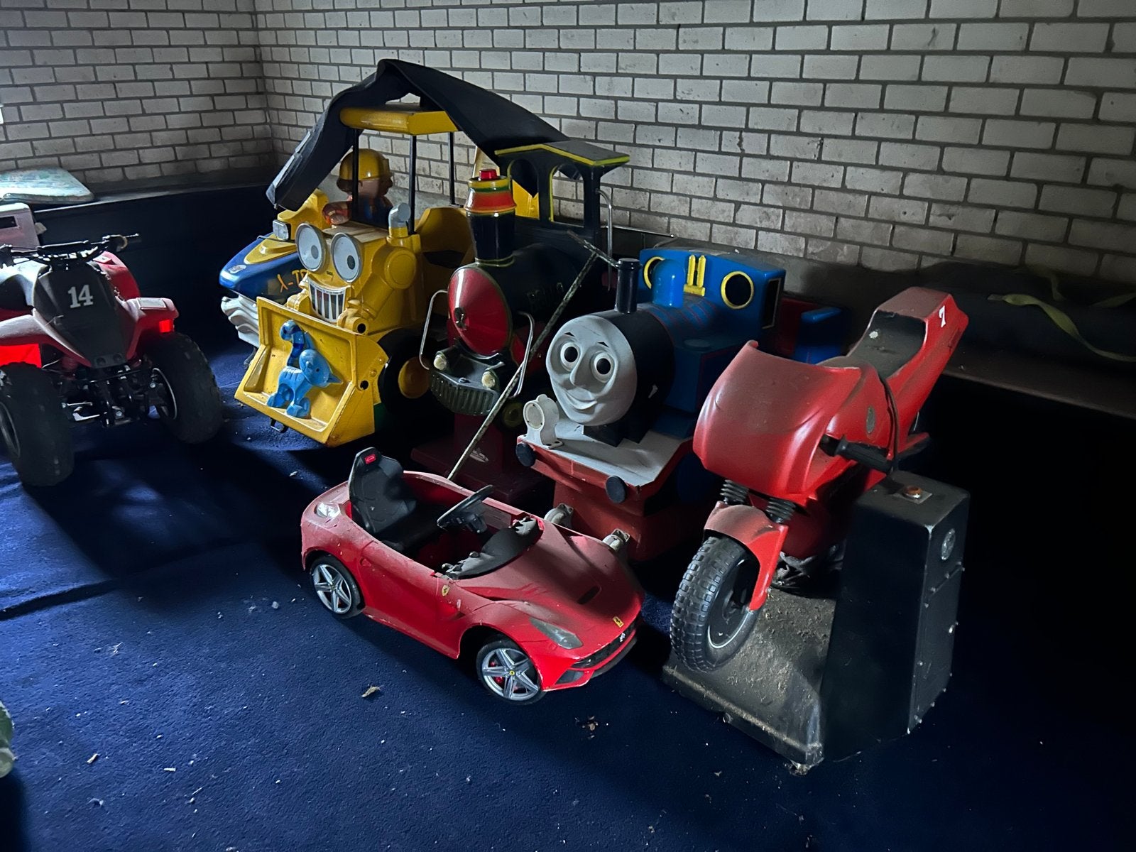 Diverse kiddy rides: Bob de Bouwer, Thomas de Trein, Ferrari, Ophalen, Gebruikt