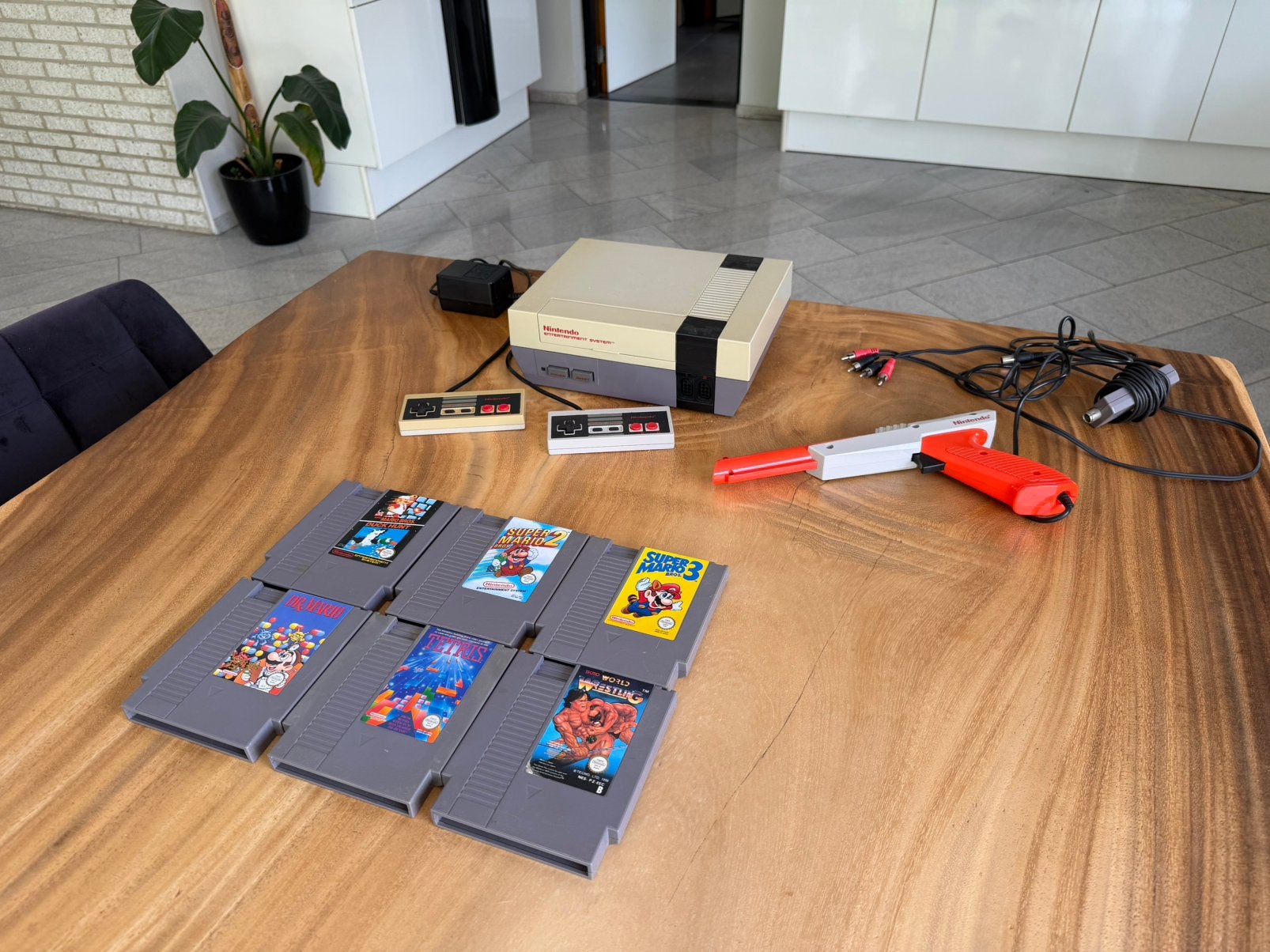 Nintendo NES set – 6 games + 2 controllers + Zapper, Ophalen of Verzenden, Gebruikt, Met 2 controllers, Met games