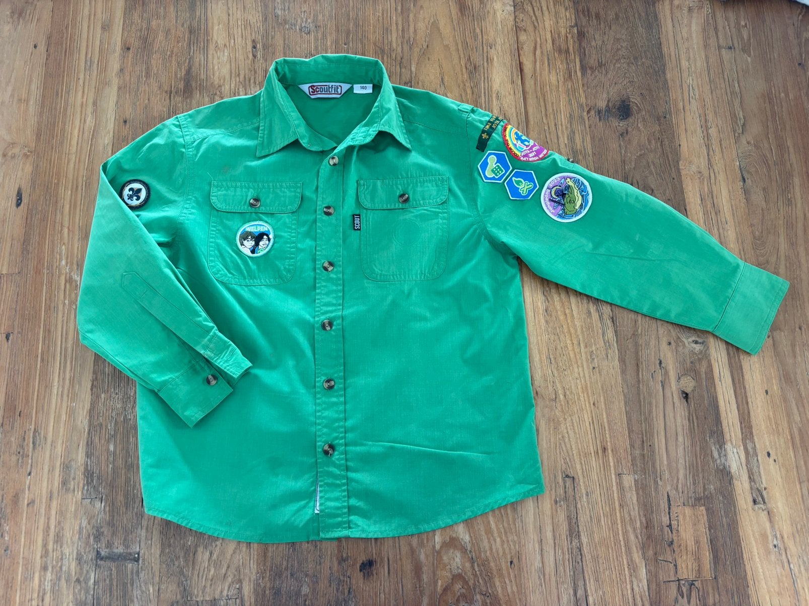 Welpen blouse met insignes, Verzamelen, Scouting, Ophalen, Zo goed als nieuw, Kleding