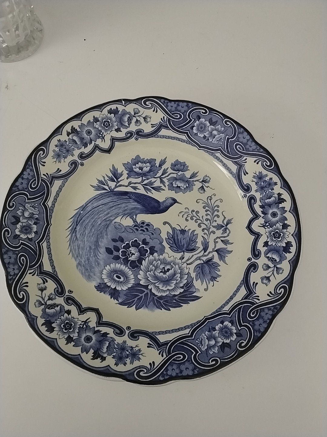 Delfts Blauw sierbord met pauw en bloemmotief, 30,5 cm, Antiek en Kunst, Antiek | Wandborden en Tegels, Ophalen of Verzenden