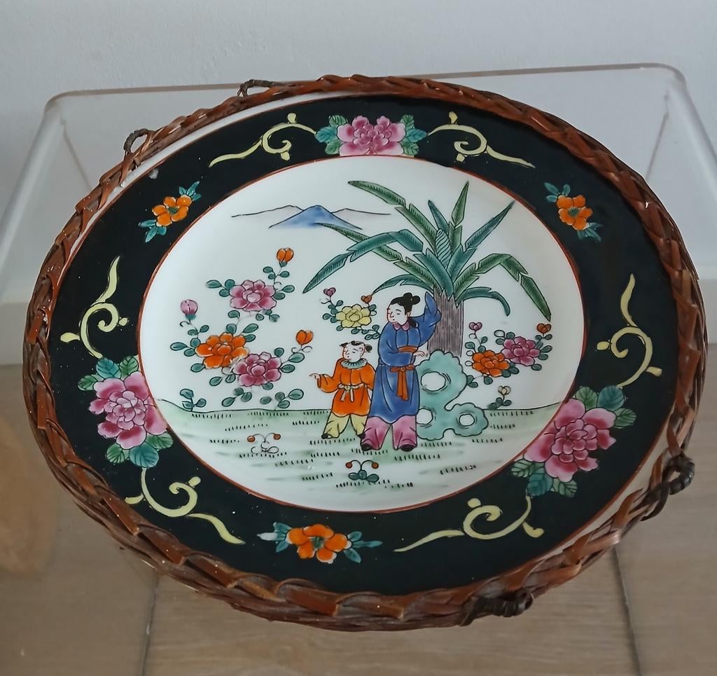 Japans porseleinen sierbord in rotan frame., Ophalen of Verzenden