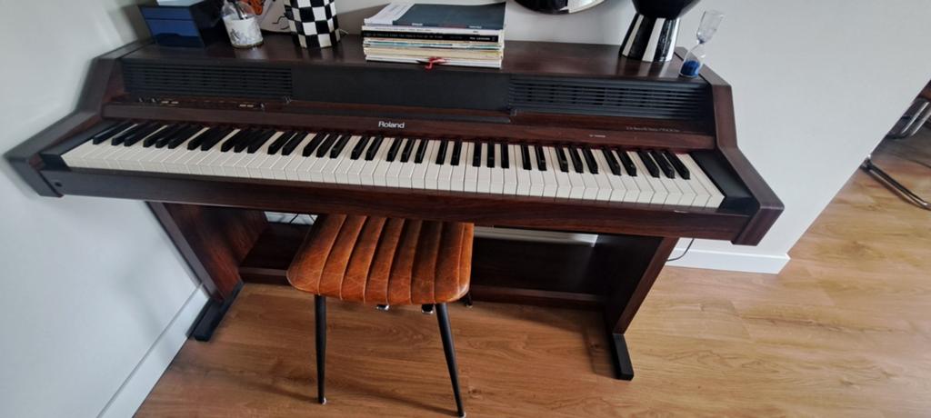 Elektrische piano Roland, Muziek en Instrumenten, Orgels, Ophalen, Gebruikt, 2 klavieren, Orgel