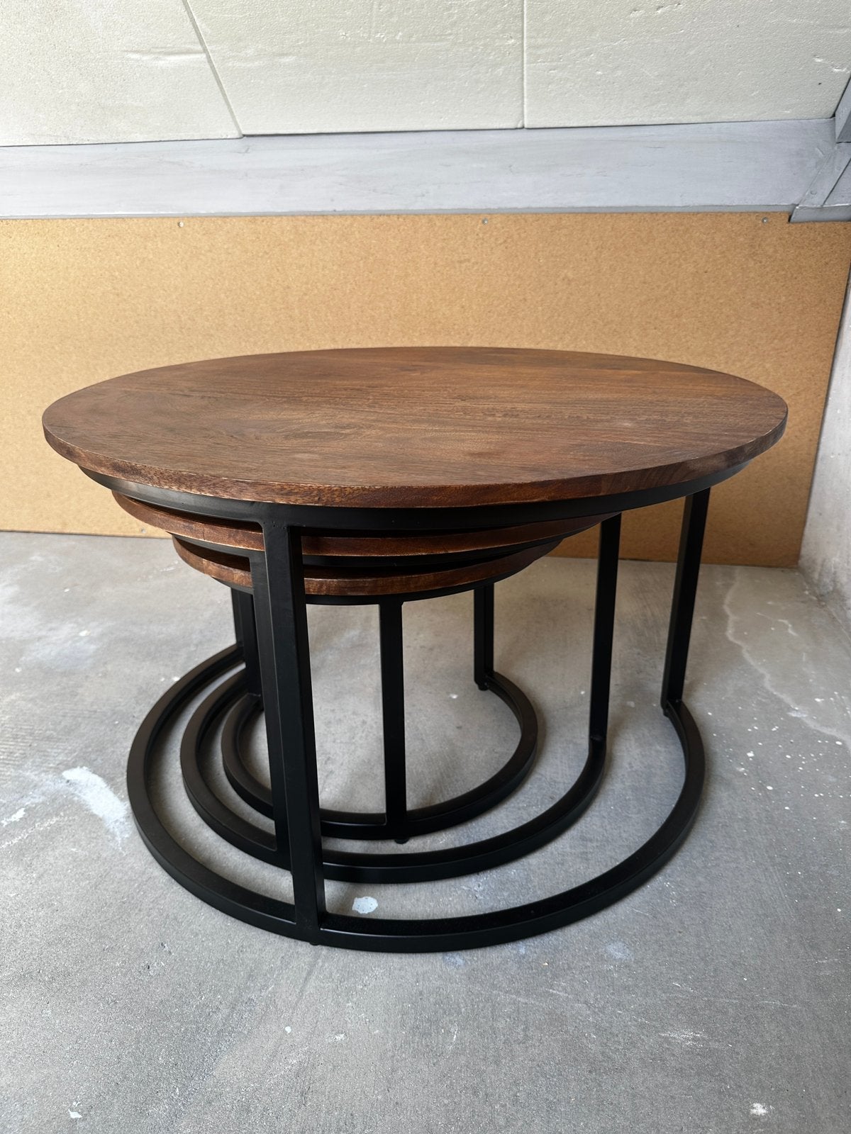 Set van 3 Industriële Salontafels/Bijzettafels Nesting Table, 45 tot 60 cm, Rond, Zo goed als nieuw, Hout