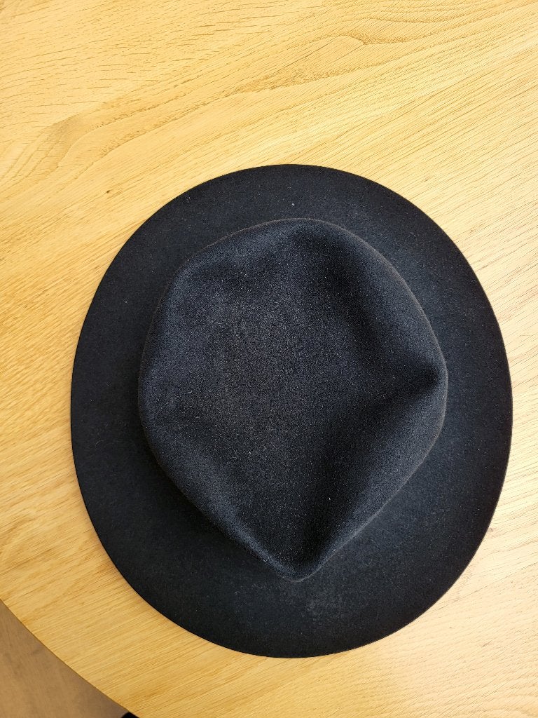 Vintage. Mooie zwarte vilten hoed, Ophalen of Verzenden, Zo goed als nieuw, 57 cm (M, 7⅛ inch) of minder, Hoed