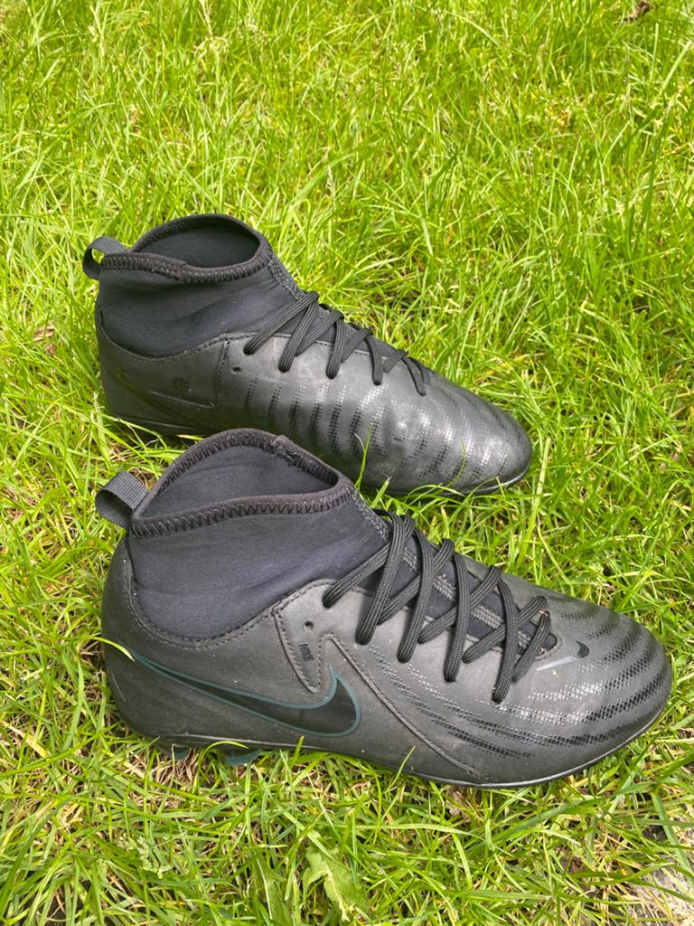 Voetbalschoenen nike 38.5, Sport en Fitness, Voetbal, Schoenen, Ophalen of Verzenden, Zo goed als nieuw, Maat S